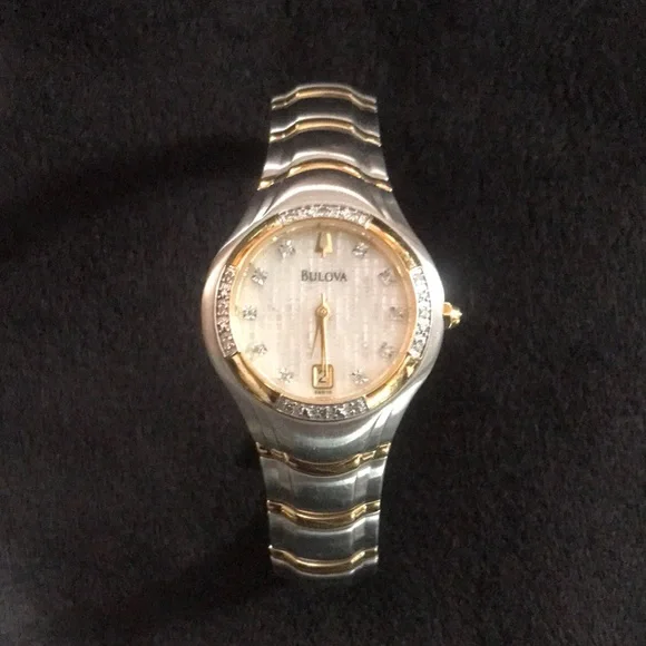 Bulova | Accessories | Bulova Watch Has 4 Links To Fit Tells 